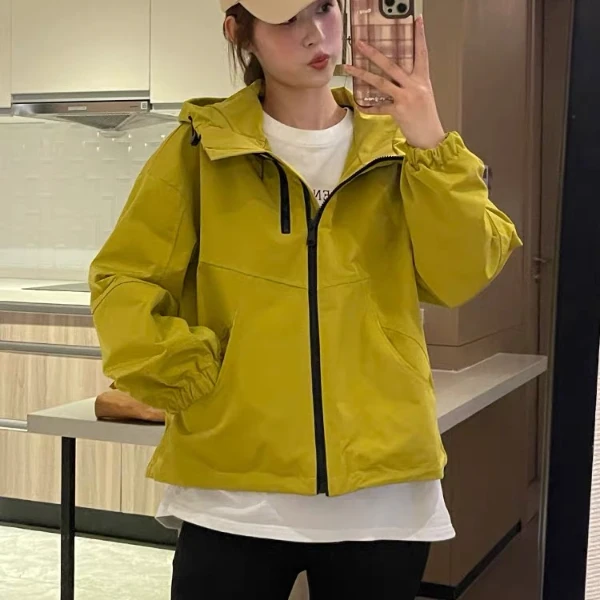 小个子纯色连帽冲锋衣外套女2025春季新款短款宽松百搭夹克上衣