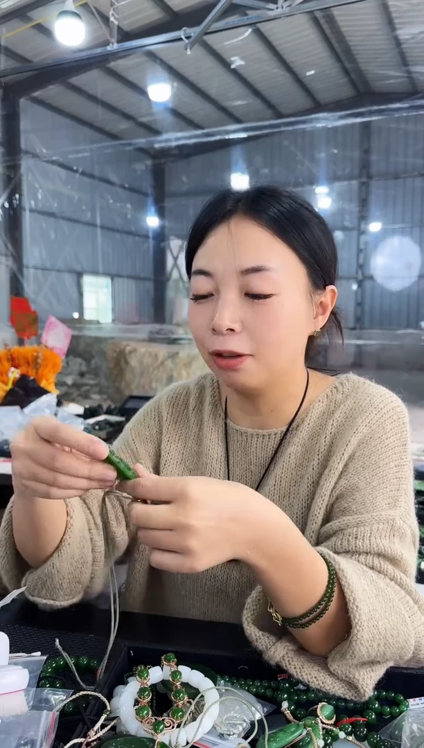 【闪购商品】和田玉吊坠(赠链)未镶嵌平安扣