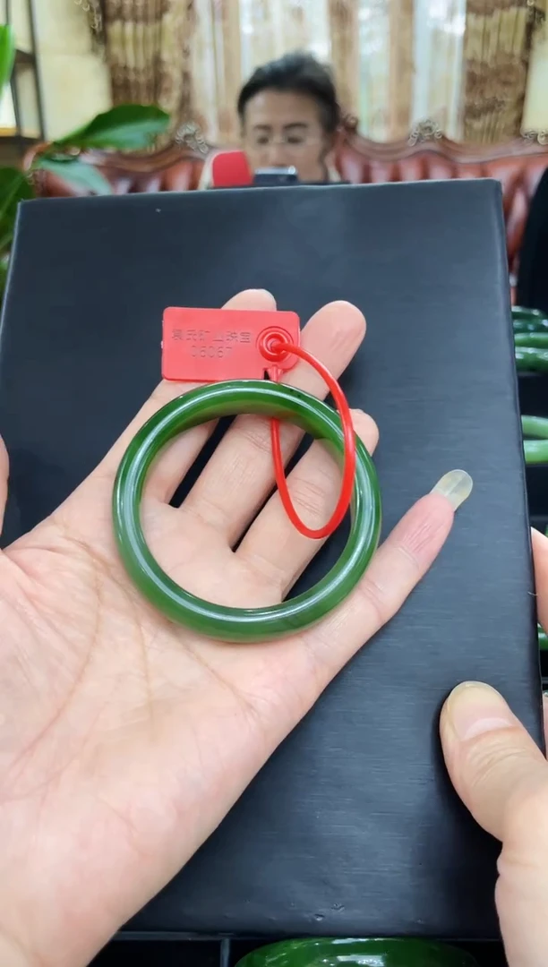 未镶嵌手镯和田玉（碧玉）北****宿067