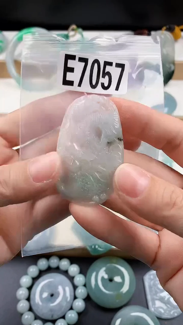 颈饰未镶嵌翡翠天然翡翠吊坠挂件