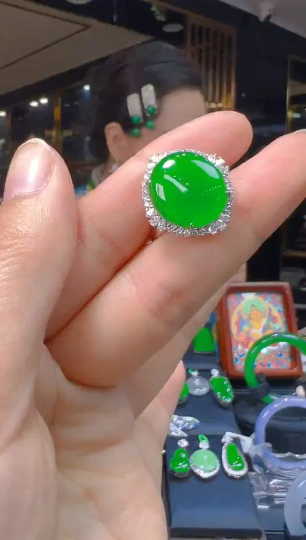 18K金镶嵌戒指翡翠047