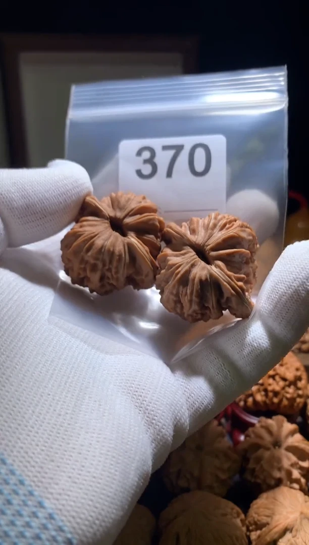 把件文玩核桃四座楼38尺磕点别打底，影响二次销售不退不换