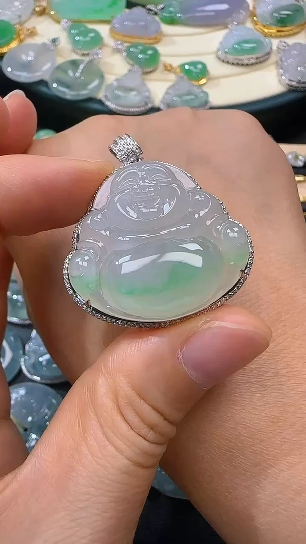翡翠18K金镶嵌颈饰佛公