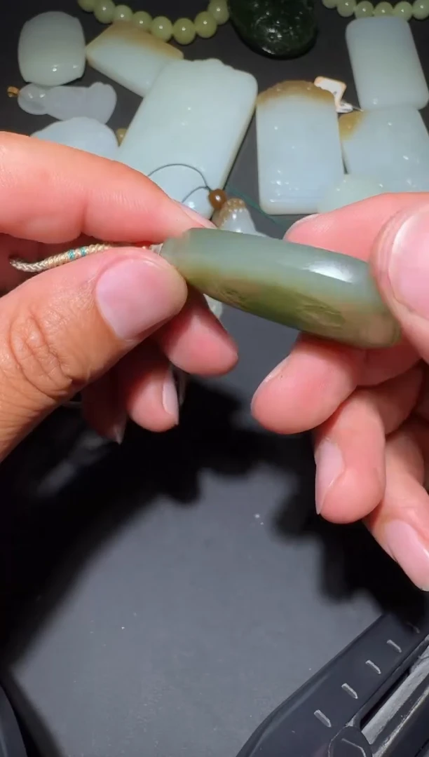 未镶嵌和田玉（糖玉）车挂和田玉