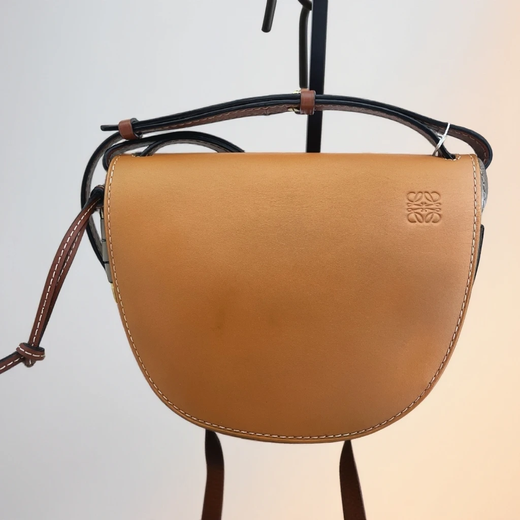 95新 LOEWE/罗意威  黄色半圆斜挎包 1411 2631