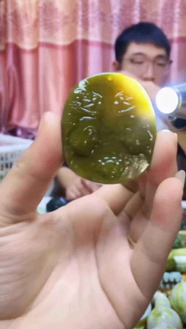 未镶嵌蛇纹石玉挂件