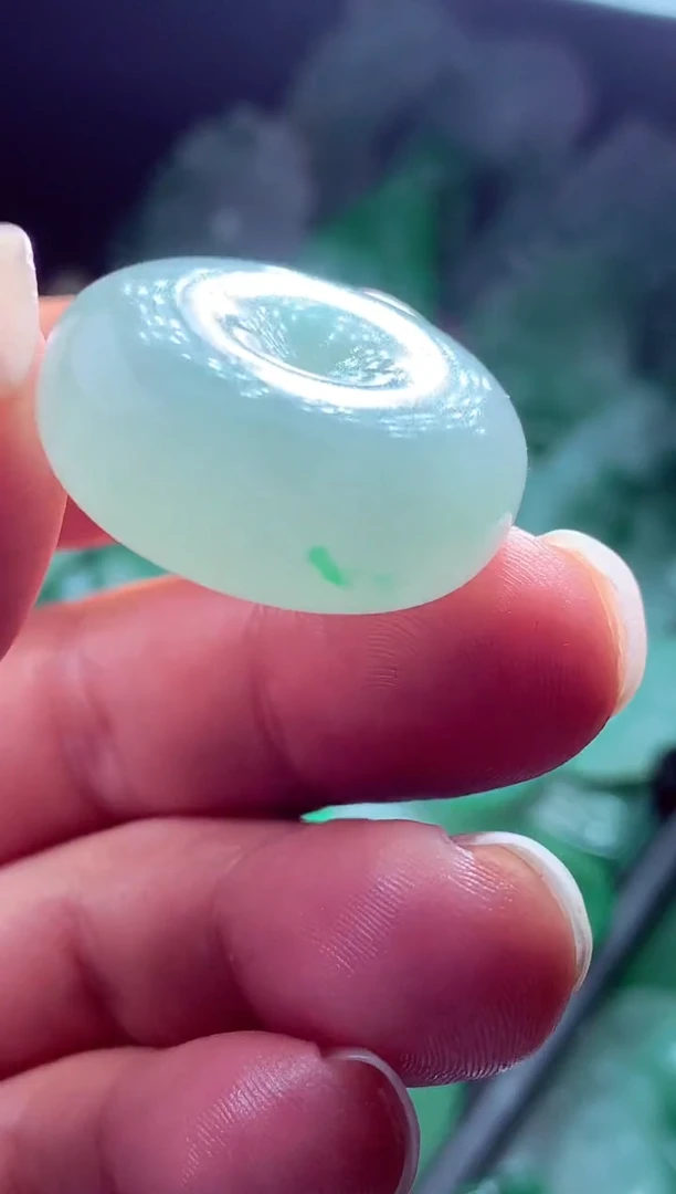 未镶嵌定制翡翠怡*?翡翠毛货定制