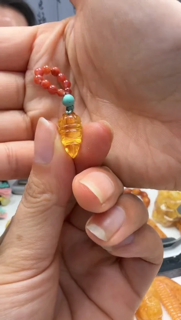 裸石琥珀未镶嵌如图