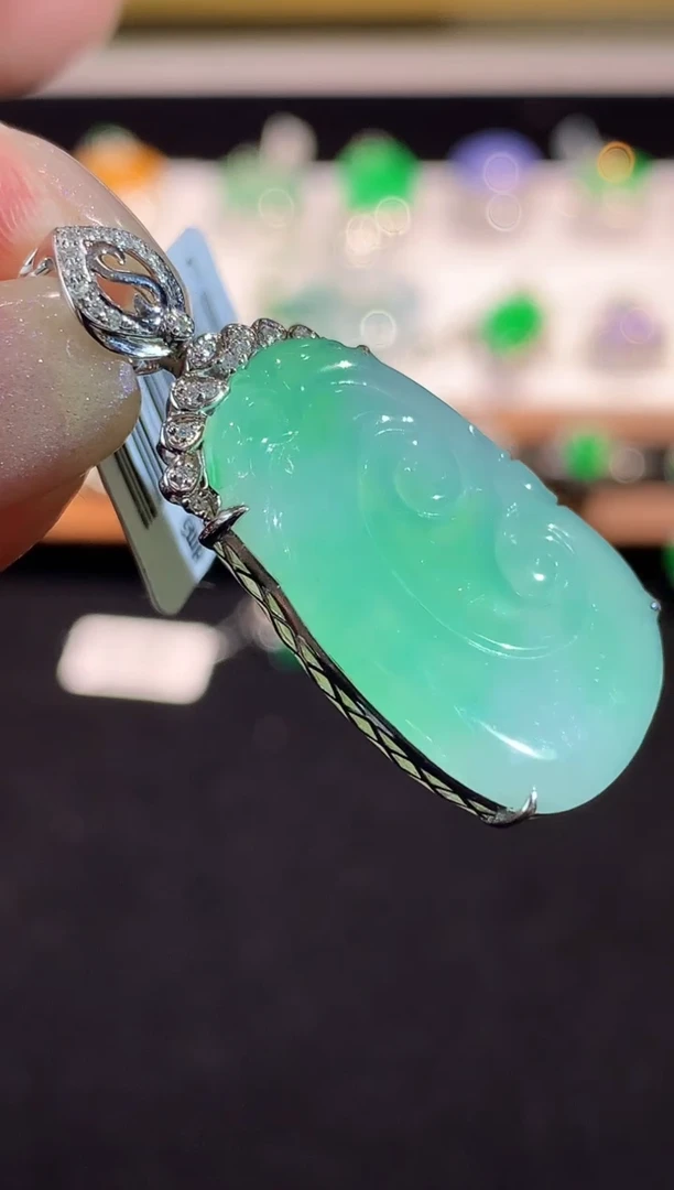 翡翠18K金镶嵌吊坠(不含链)L1642多样性发其一