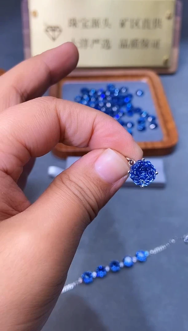 颈饰银S925镶嵌托帕石......