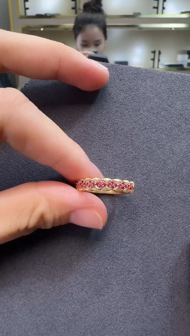 红宝石戒指18K金镶嵌戒指