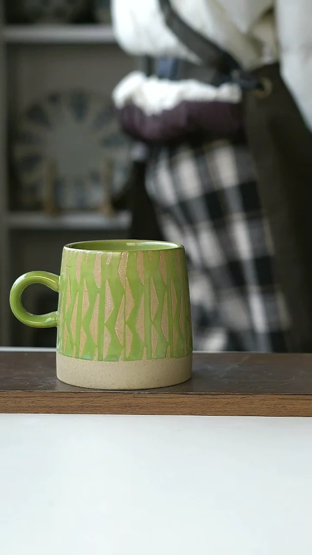 【闪购商品】陶瓷微瑕粗陶浮雕绿色马克杯@4-2@