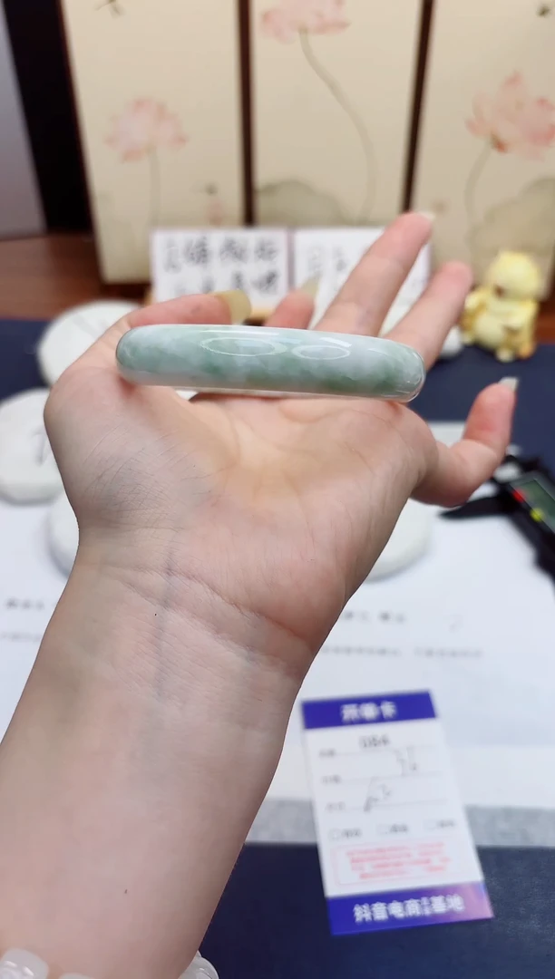 未镶嵌手镯石英质玉84-翠玉-圈口60