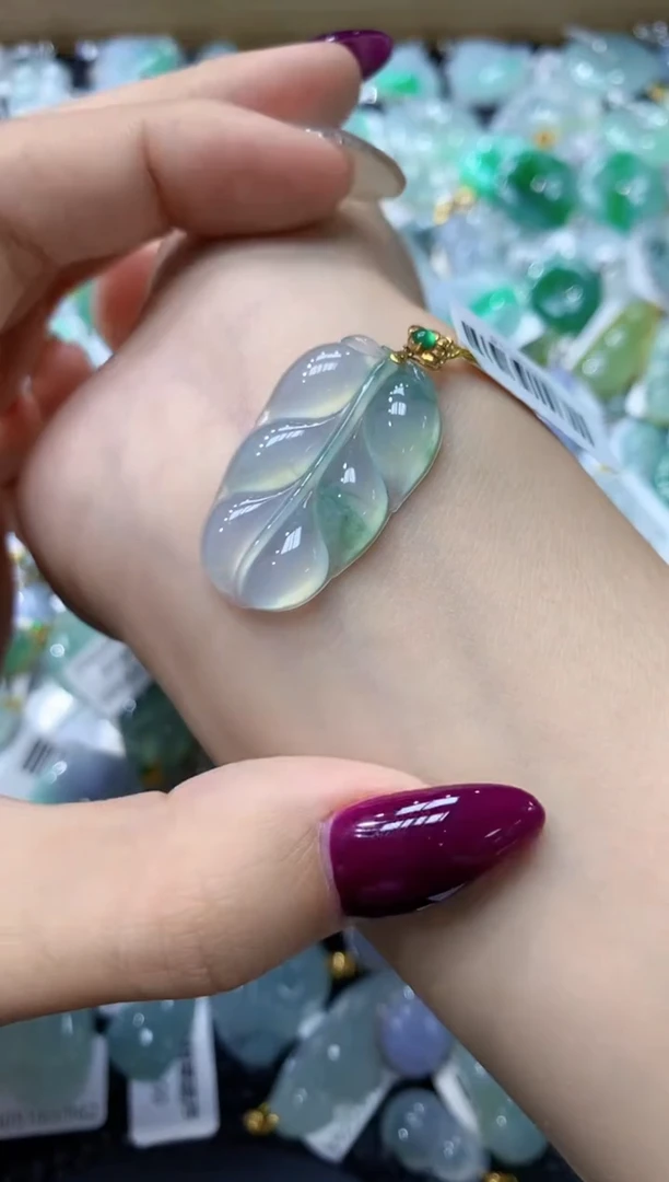 翡翠18K金镶嵌颈饰111111111111