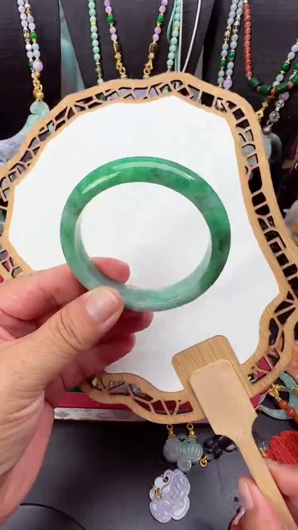 颈饰未镶嵌翡翠手镯5657