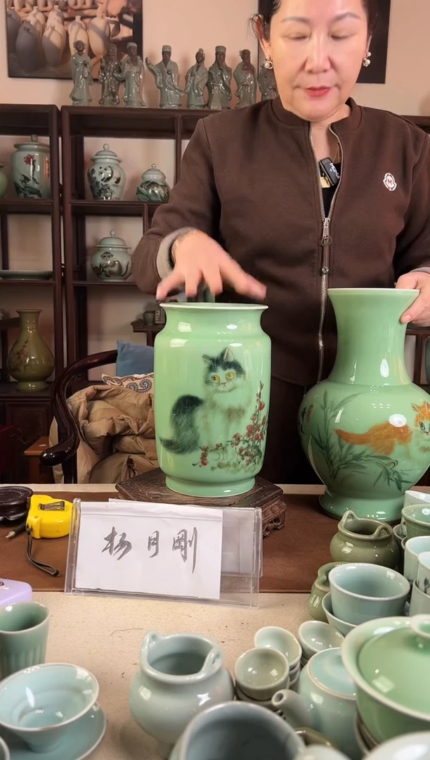 釉中彩 猫画 折扣瓶L