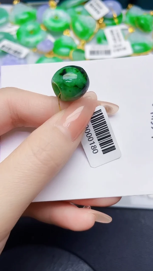 颈饰未镶嵌翡翠缅甸天然翡翠A货