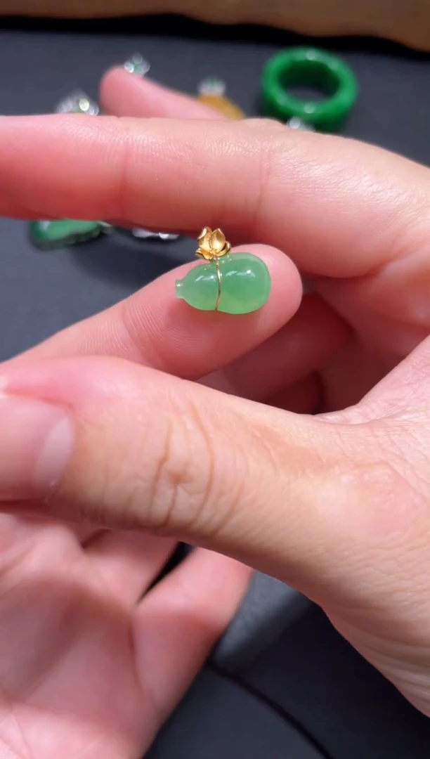 颈饰18K金镶嵌翡翠2
