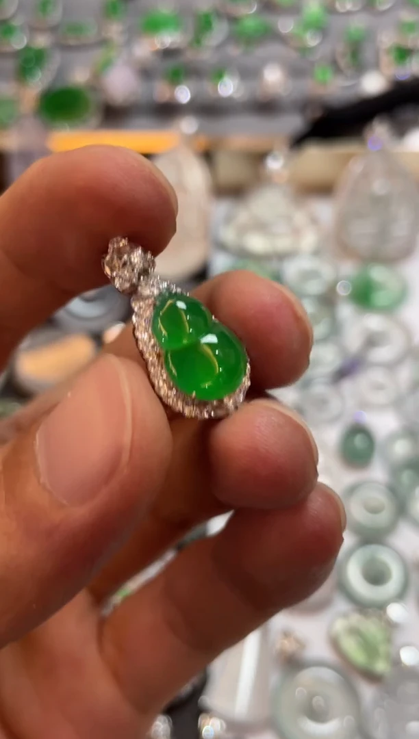 翡翠18K金镶嵌吊坠(不含链)葫芦
