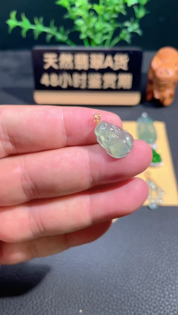 颈饰18K金镶嵌翡翠翡翠