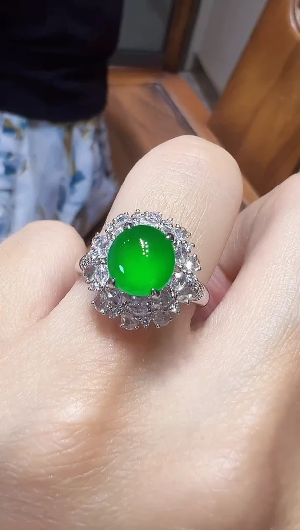 翡翠戒指18K金镶嵌蛋面