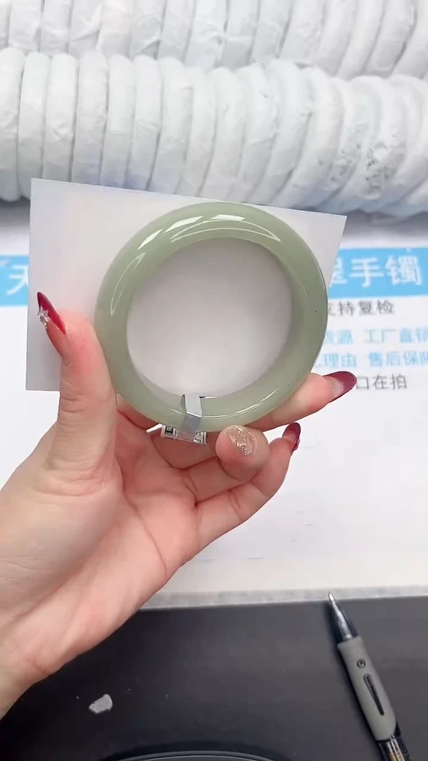 未镶嵌手镯石英质玉207-58.2DK