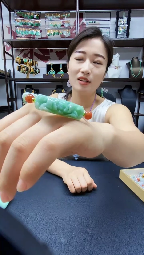 颈饰未镶嵌翡翠手串