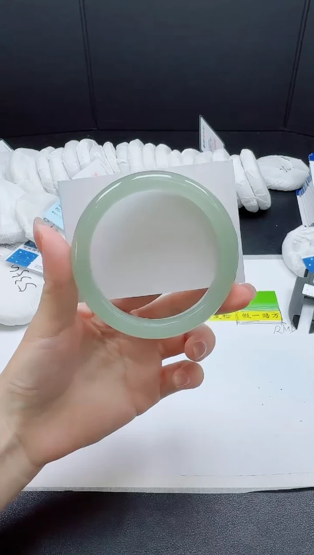 石英质玉手镯未镶嵌029-5152