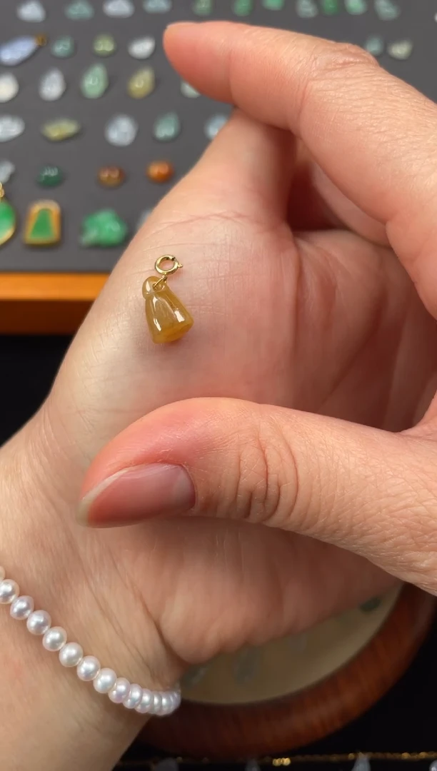 吊坠(不含链)18K金镶嵌翡翠一个JK693