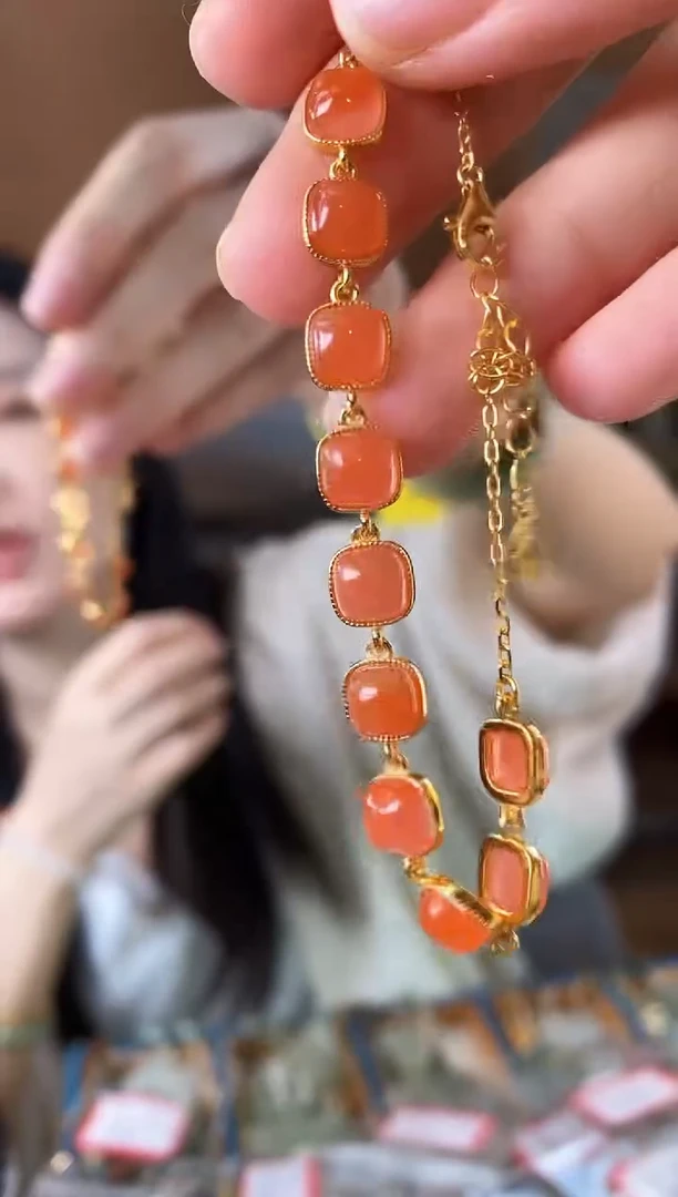 颈饰未镶嵌和田玉银镶南,红手链