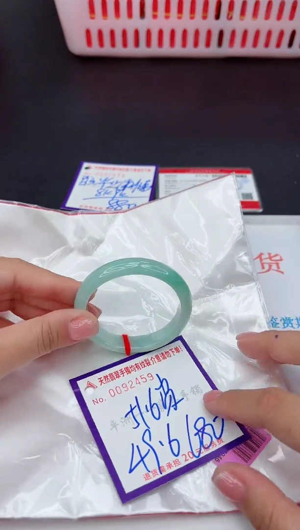 未镶嵌手镯翡翠?****虑1