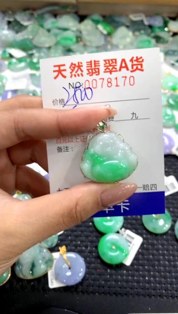 颈饰18K金镶嵌翡翠1111111111111111