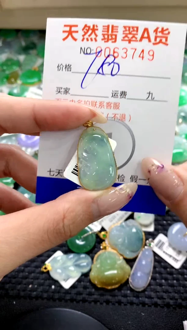 翡翠18K金镶嵌颈饰1111111111111111