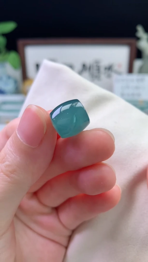 翡翠未镶嵌颈饰0684104220