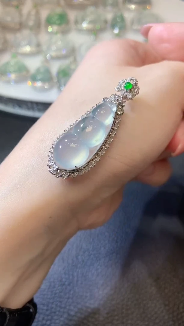 【闪购商品】翡翠吊坠(不含链)18K金镶嵌A48 