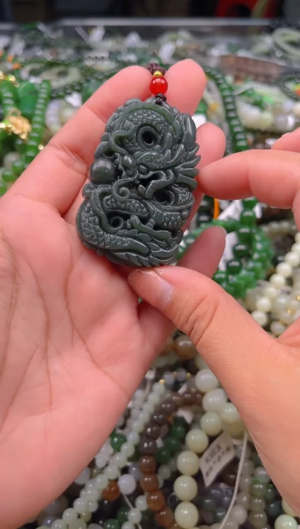 和田玉未镶嵌颈饰1