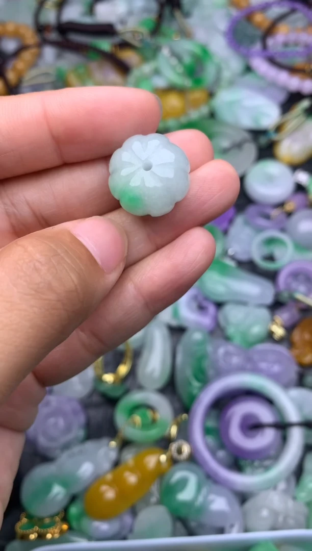 颈饰未镶嵌翡翠缅甸翡翠吊坠