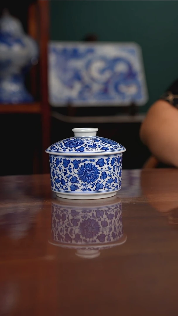 晓月窑青花缠枝茶叶罐