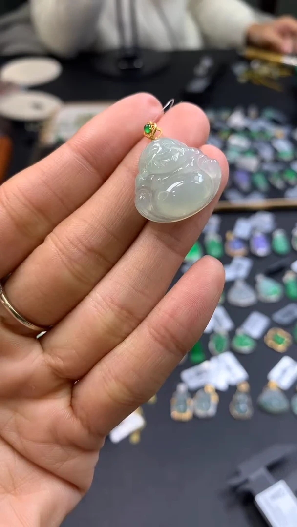 颈饰18K金镶嵌翡翠11086