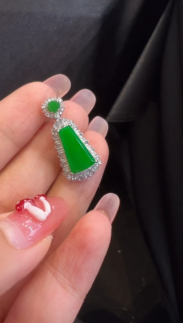 翡翠18K金镶嵌吊坠(不含链)吊坠