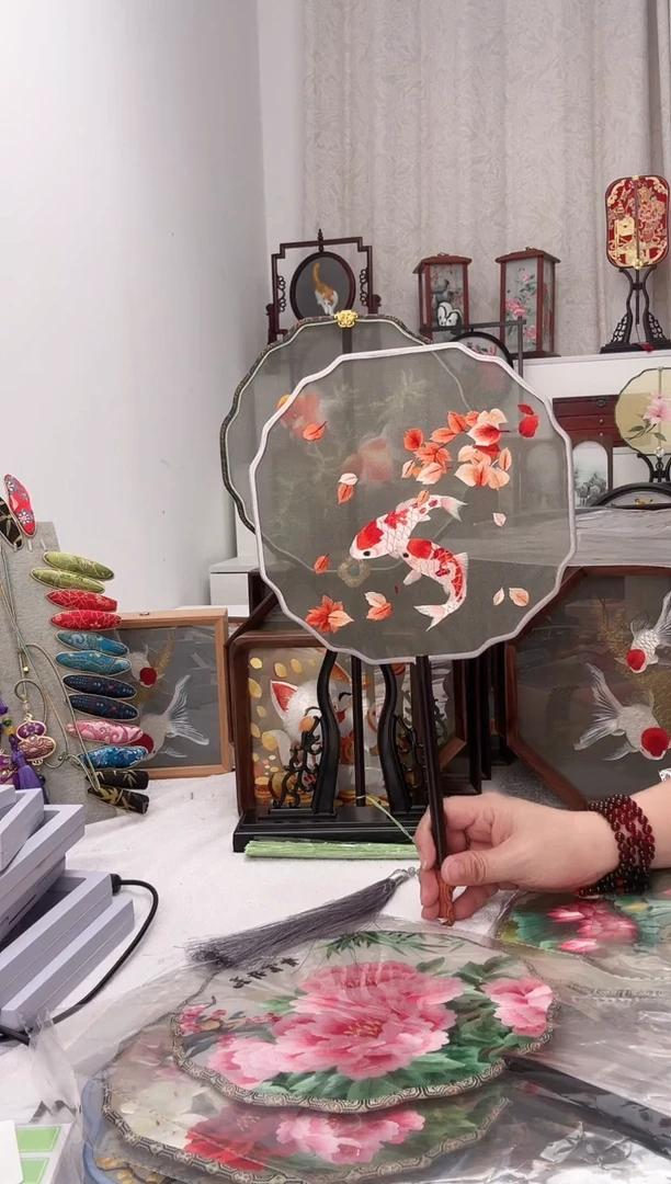 扇子苏绣作品手工团扇