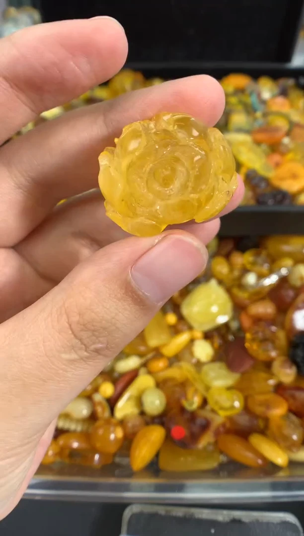 蜜蜡未镶嵌珠宝奇石1