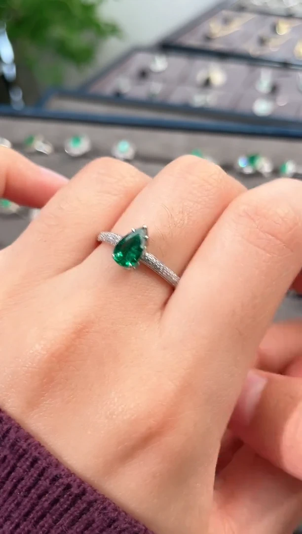 【闪购商品】祖母绿戒指18K金镶嵌/0.58ct/潘杰希尔