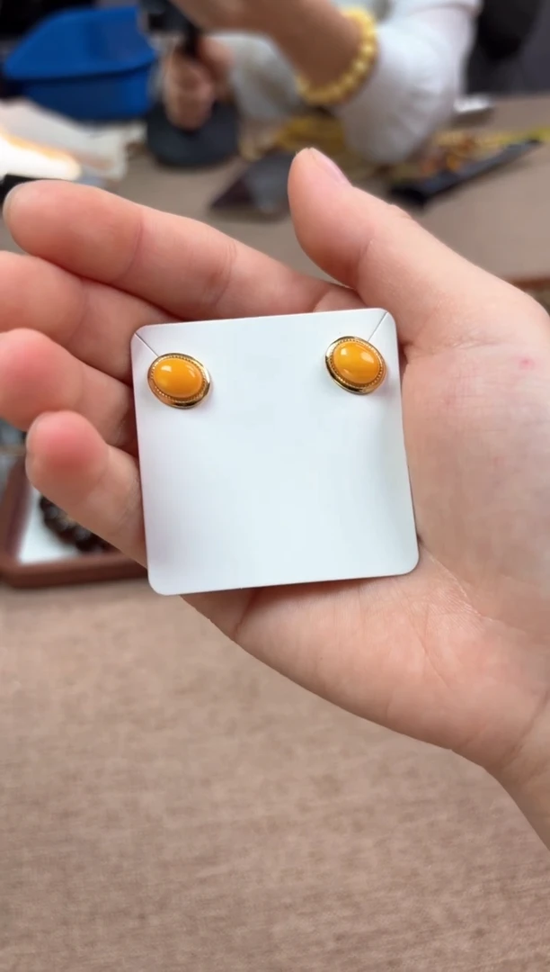 【闪购商品】蜜蜡裸石未镶嵌耳坠