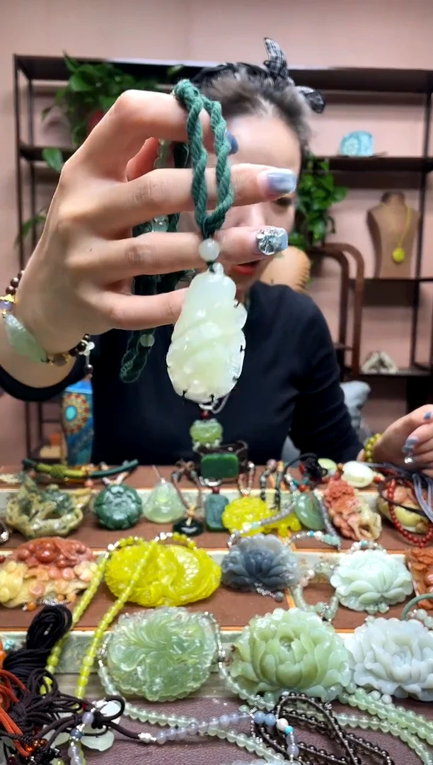 未镶嵌岫玉吊坠·