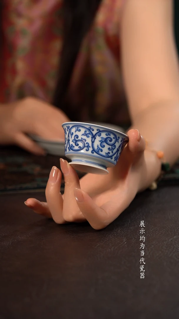 聚澜堂仿明缠枝莲马蹄杯