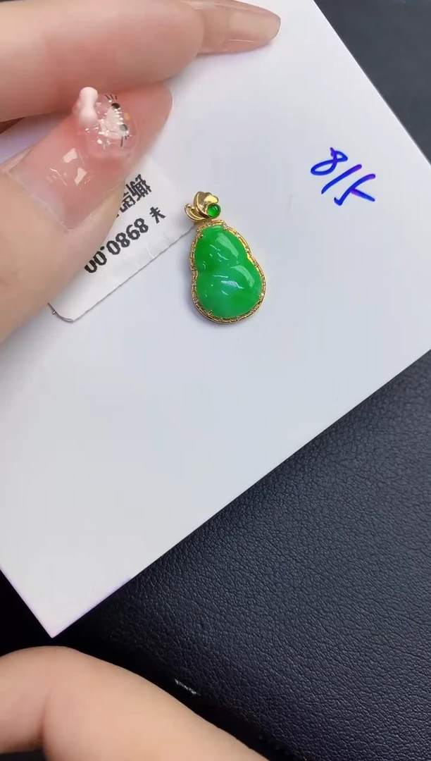 颈饰18K金镶嵌翡翠缅甸天然翡翠A货