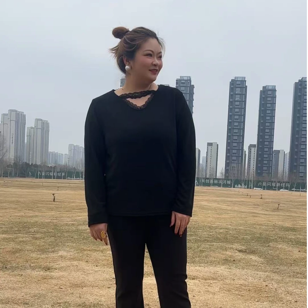 【胖嫂大码】：2025胖MM潮流百搭洋气时尚纯色蕾丝亮晶晶打底衫#502