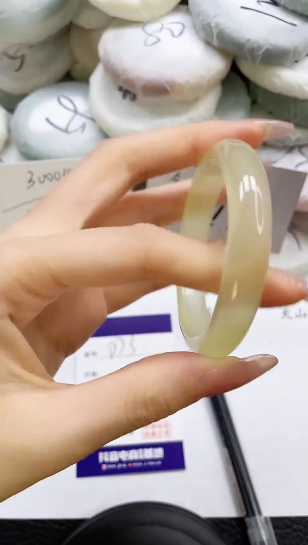 石英质玉手镯未镶嵌73-52