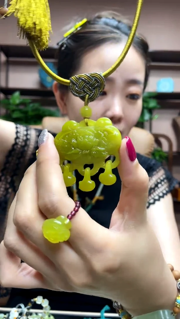 岫玉未镶嵌吊坠多样性发货发其中之一